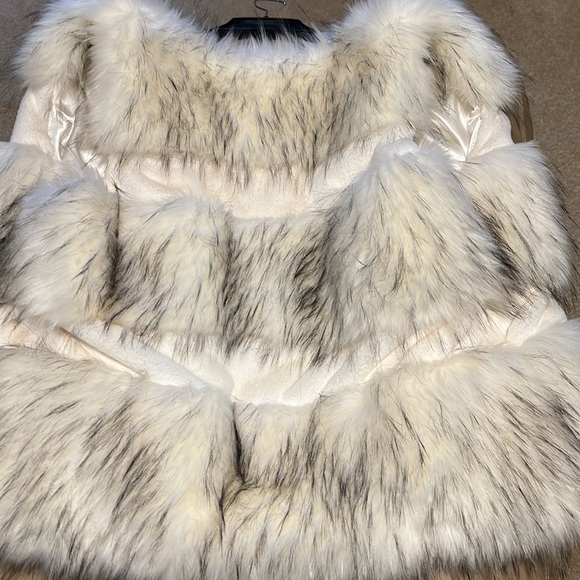 Laseine faux fur vest soft beautiful - Picture 3 of 4